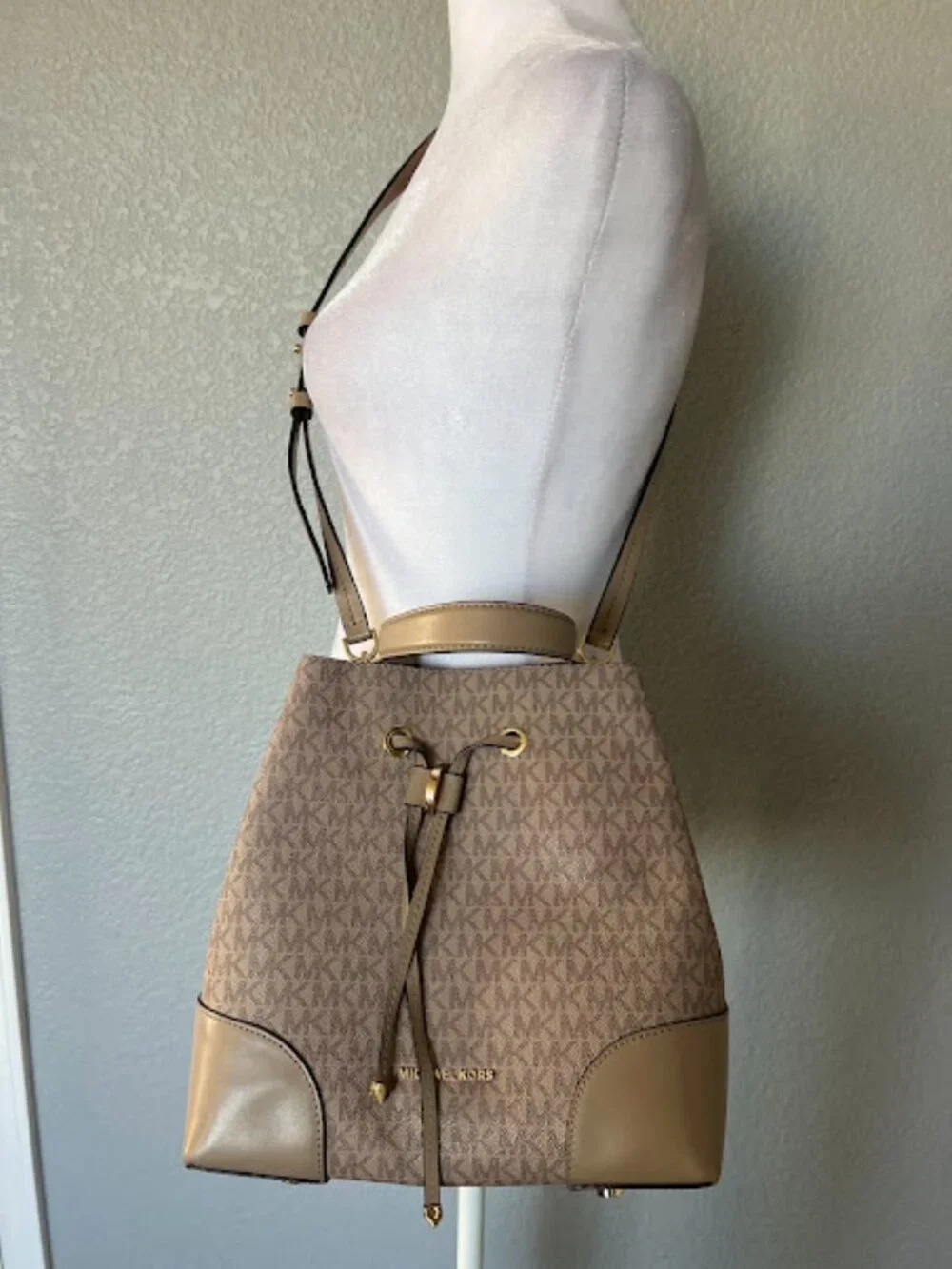 Michael Kors Tan Beige Mercer MK Monogram Logo Bucket Bag Crossbody Purse